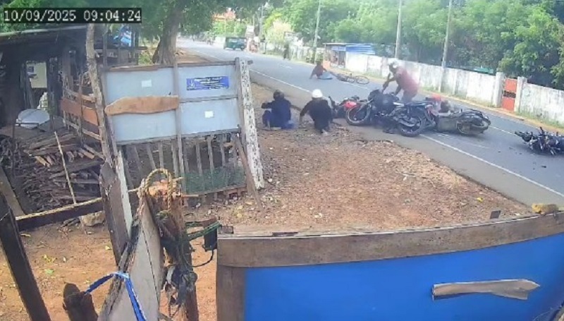 மூன்று மோட்டார் சைக்கிள்கள் ஒன்றுடன் ஒன்று மோதி விபத்து: யாழில் சம்பவம்