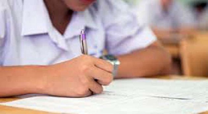 இலங்கையில் பணிப்புரியும் பெரும்பாலானவர்களில் 42 வீதமானோர் மட்டுமே 10 ஆம் வகுப்பு தேர்ச்சிபெற்றுள்ளனர்!