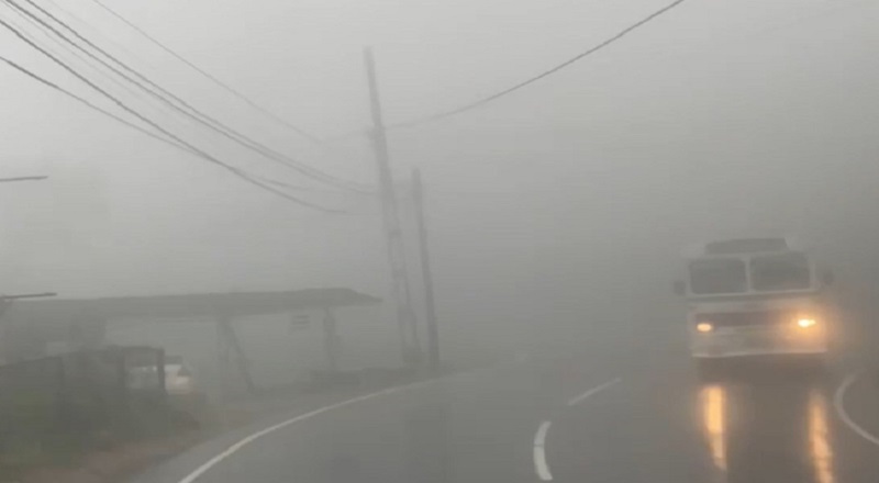 கடுமையான மூடுபனி - மலைநாட்டிற்கு செல்வோருக்கு எச்சரிக்கை!