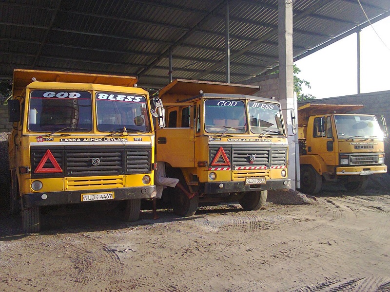 மண்ணெண்ணெயில் ஓடும் டிப்பர் சாரதிகள் போராட்டம்