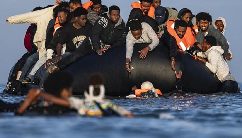 படகு மூலம் இங்கிலாந்துக்குச் செல்ல முயன்ற இரு பெண்கள் மரணம்