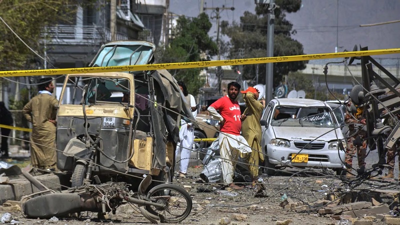 பாகிஸ்தான் எல்லைப் பாதுகாப்புப் படை தலைமையகம் அருகே குண்டுவெடிப்பு - 10 பேர் பலி