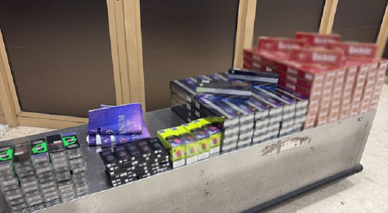 கட்டுநாயக்க விமான நிலையத்தில் மின் சிகரெட்டுகளுடன் நால்வர் கைது!