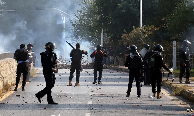 பாகிஸ்தான் அரசாங்கத்திற்கு எதிரான போராட்டம் - 12 பேர் உயிரிழப்பு