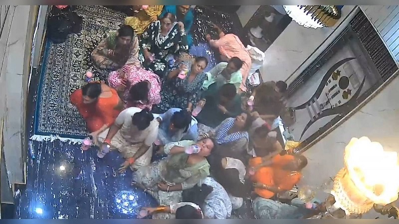 ஆன்மீகத் தலைவருக்கு எதிரான சர்ச்சை கருத்து - 9 திருநங்கைகள் தற்கொலை முயற்சி