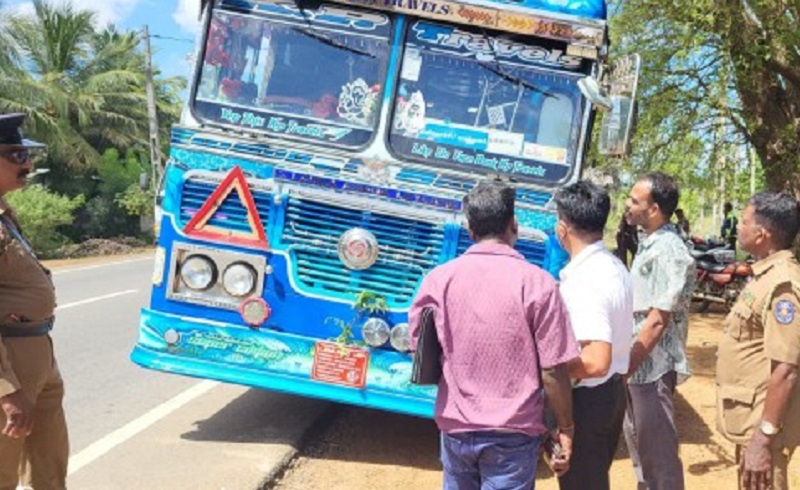 கிளிநொச்சியில் வாகனங்களை அதிரடியாக தர பரிசோதனை செய்த பொலிஸார்!