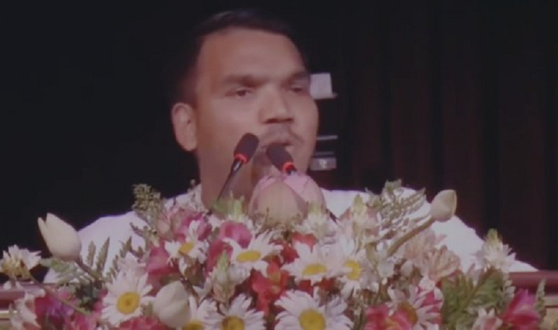 பொலிஸ்மா அதிபர் அரசியல்வாதி போன்று செயற்படுகிறார்! நாமல்