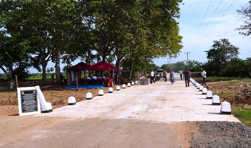 வவுனியாவில் மக்கள் பாவனைக்கு கையளிக்கப்பட்ட ஆற்றுச்சருக்கைகள்