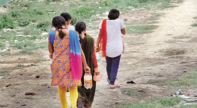 நாட்டில் கழிப்பறை வசதி இன்றி தவிக்கும் 13000 குடும்பங்கள்!