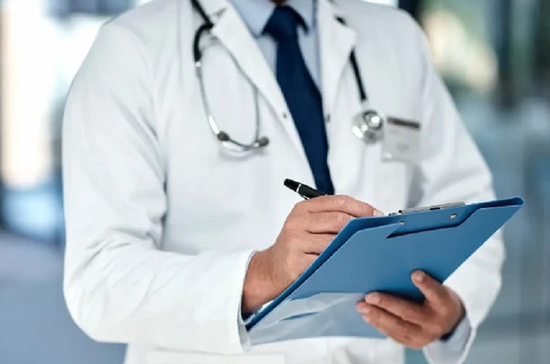 மேலும் 5000க்கும் மேற்பட்ட வைத்தியர்கள் நாட்டை விட்டு வெளியேற ஆயத்தம்!