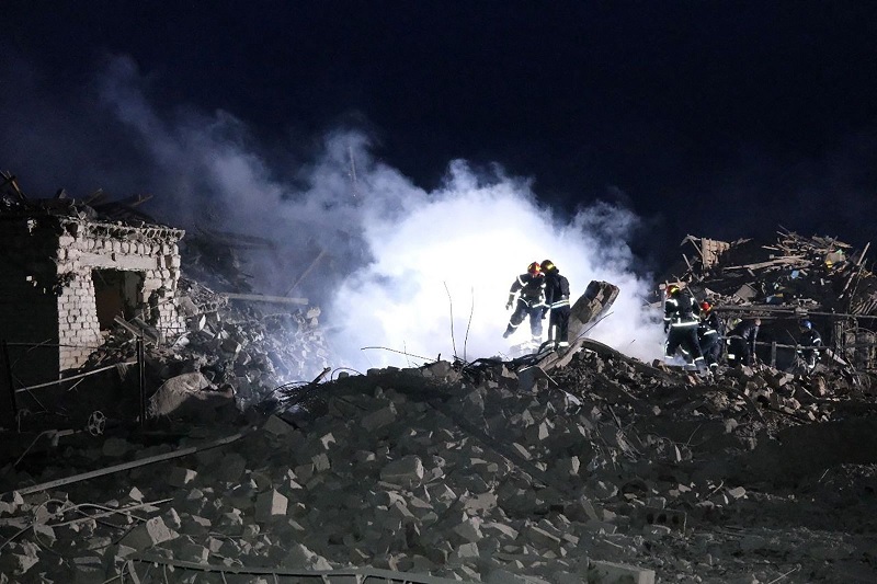 உக்ரைன் மீது ரஷ்யா நடத்திய தாக்குதலில் 11 பேர் உயிரிழப்பு