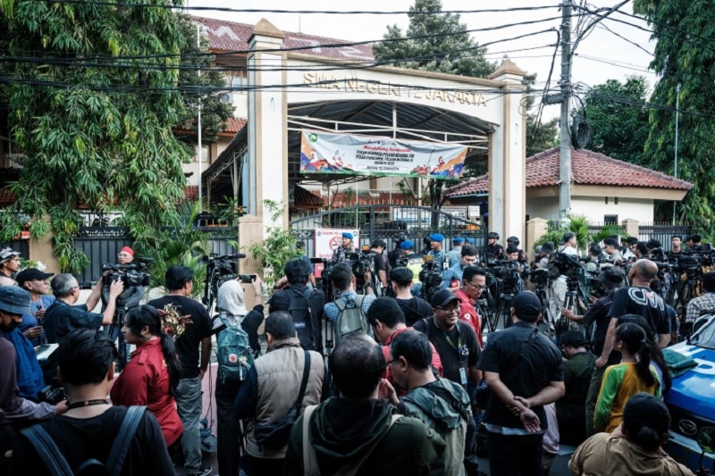 இந்தோனேசியாவில் பாடசாலை மசூதியில் ஏற்பட்ட குண்டுவெடிப்பில் 55 பேர் காயம்