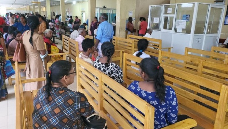 வடக்கில் தாதியர்கள் வேலை நிறுத்தப் போராட்டம்: அவதிக்குள்ளாகும் நோயாளர்கள்