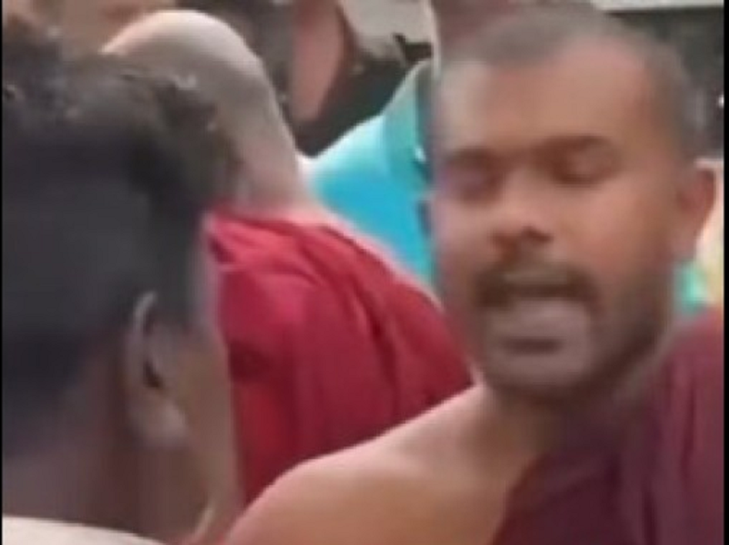 பாலர் பாடசாலை காணி விகாரைக்குரியது என  பௌத்த பிக்குகள் அராஜகம்