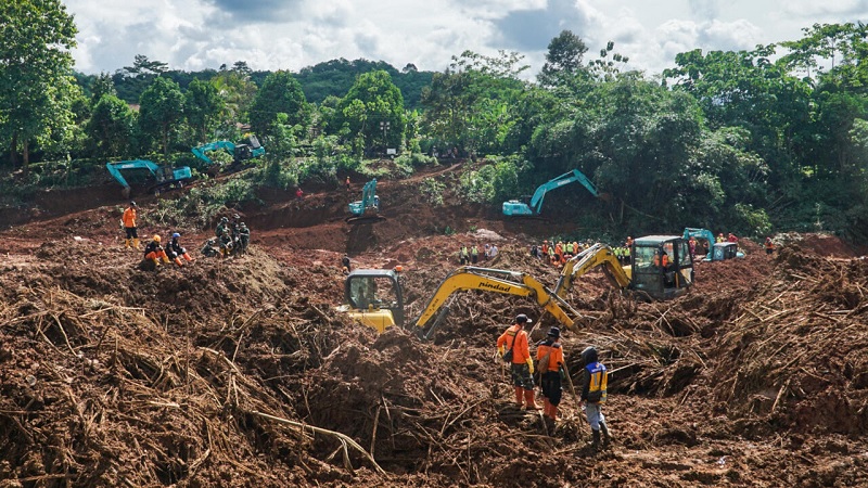 இந்தோனேசியாவில் கனமழை மற்றும் நிலச்சரிவில் சிக்கி 18 பேர் உயிரிழப்பு
