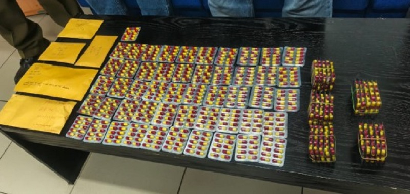 யாழ் குருநகரில்  1000 போதை மாத்திரைகளுடன் நால்வர் கைது!