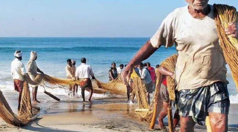 மீனவர்களுக்காக அறிமுகப்படுத்தப்பட்ட ஓய்வூதியத் திட்டம் இன்று முதல் அமுலில்!