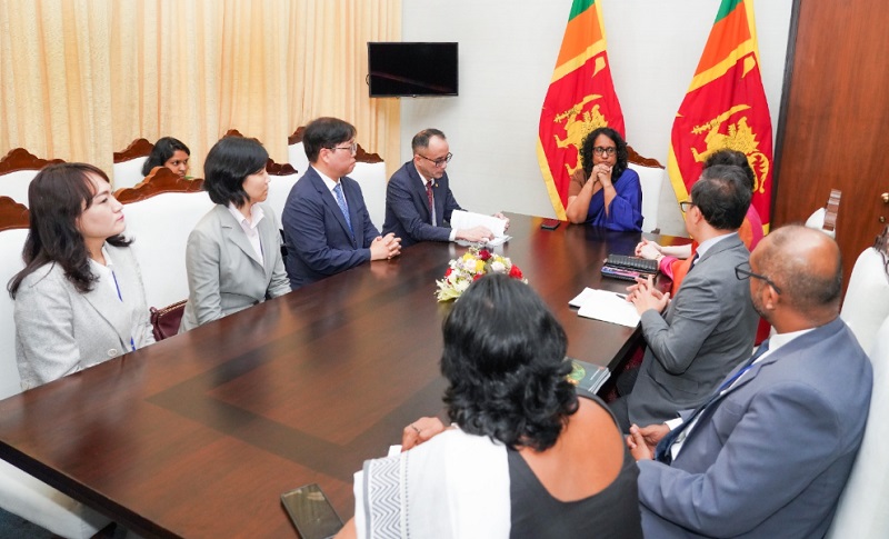 இலங்கைக்கான தேசிய உற்பத்தித்திறன் முன்னோக்குத் திட்டம் பிரதமரிடம் கையளிப்பு!