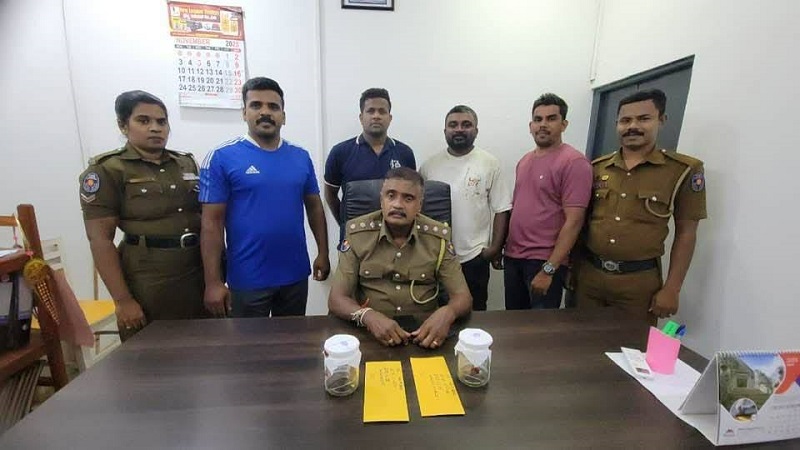 யாழில் உள்ள காதலனின் வீட்டில் நகை திருடிய  யுவதி கிளிநொச்சியில் கைது!