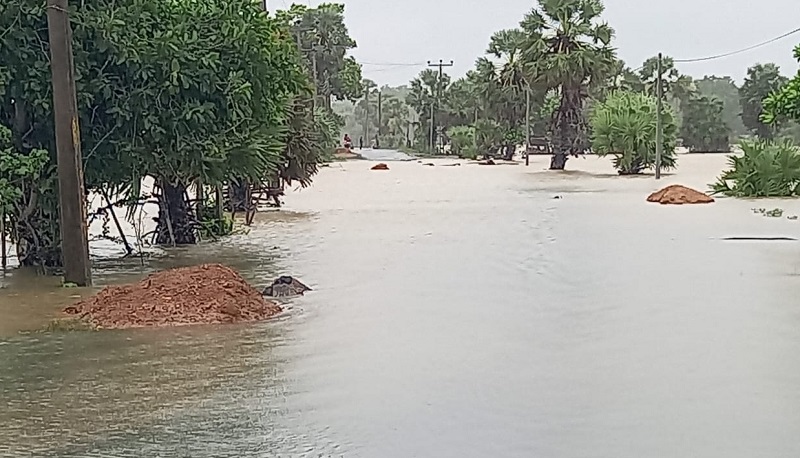மட்டக்களப்பில் தொடர்ச்சியாக பெய்துவரும் கடும் மழை: பல வான் கதவுகள் திறப்பு
