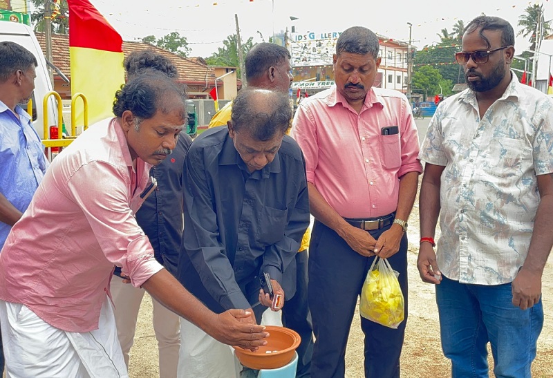 யாழ்ப்பாணத்தில் பல இடங்களில் உயிர்நீத்த மாவீரர்களுக்கு அஞ்சலி!