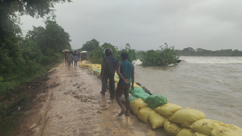 இரணைமடுக் குளத்திற்கு கீழ் தாழ் நிலப்பகுதியில் உள்ளவர்களை பாதுகாப்பான இடங்களுக்கு செல்ல கோரிக்கை!