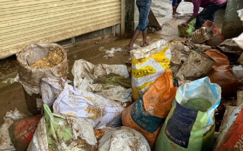 வெள்ள அனர்த்தத்தில் நுவரெலியாவில் வர்த்தகநிலையமொன்று முழுமையாக நாசம்!