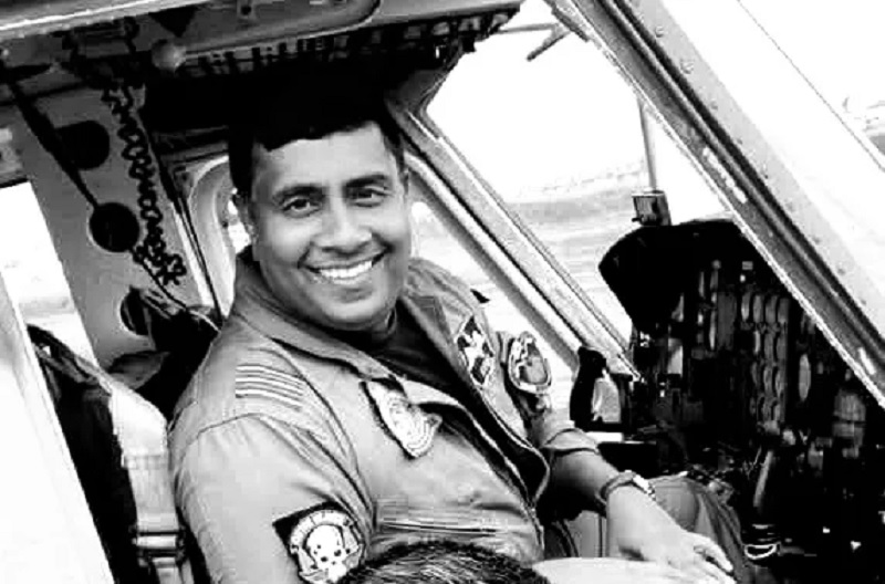 மீட்பு பணியின் போது உயிரிழந்த விமானிக்கு பதவி உயர்வு