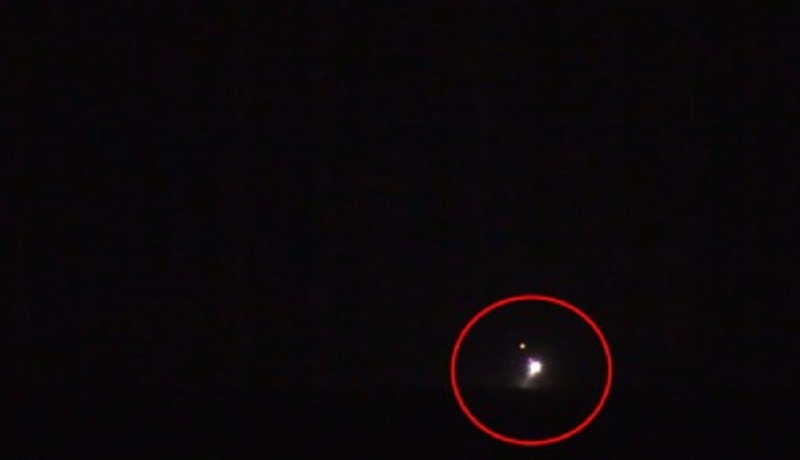 வடமராட்சி கிழக்கு கடற்பகுதியில் இந்திய  இழுவை மடி படகுகள் அட்டகாசம்!