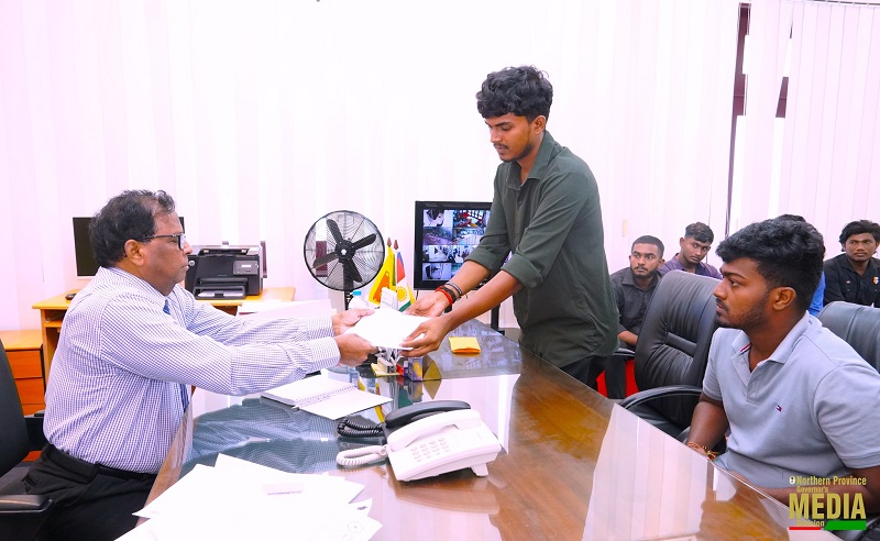 கலாஓயா வெள்ளத்தில் சிக்குண்ட பேருந்திலிருந்து மீட்கப்பட்ட பல்கலை மாணவர்கள் ஜனாதிபதிக்கு கடிதம்!