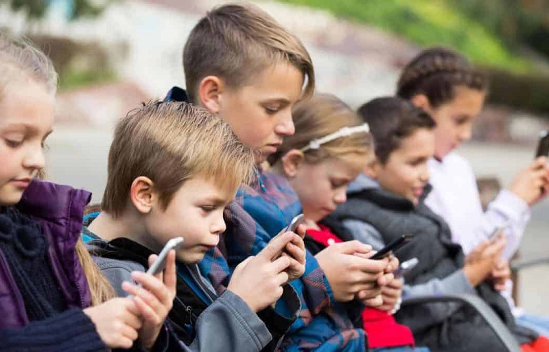 சிறுவர்கள் சமூக ஊடகங்களை பயன்படுத்த தடை! இன்றிரவு முதல் அமுல்