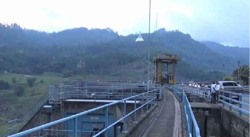 கொத்மலை நீர்த்தேக்கத்தில் கனரக வாகனங்கள் பயணிக்க தடை!