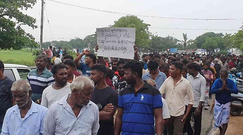 இந்திய இழுவைப் படகுகளைத் தடுக்கக் கோரி யாழில் மீனவர்கள் பாரிய போராட்டம்