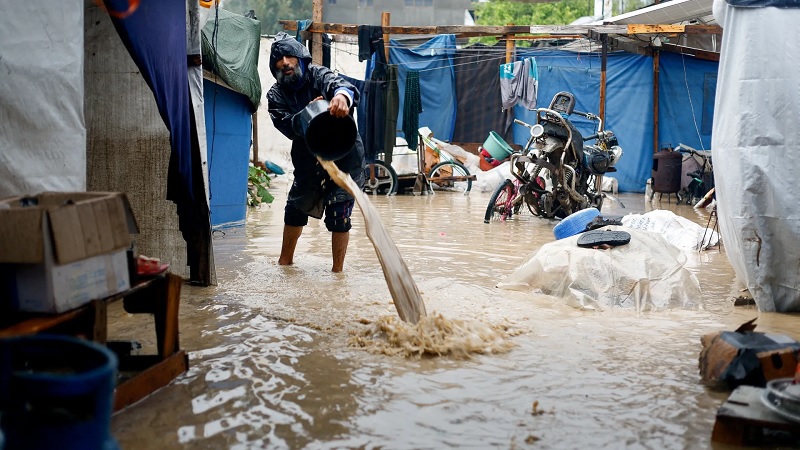 காசாவை தாக்கிய குளிர்கால புயல் - 3 குழந்தைகள் உள்பட 14 பேர் மரணம்