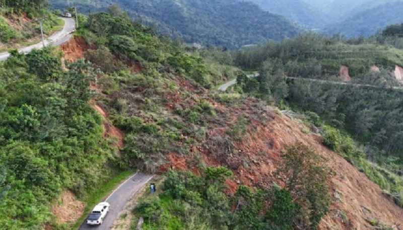 இலங்கையில் 15 ஆயிரம் பேர் ஆபத்தான பகுதிகள் உள்ளனர்!