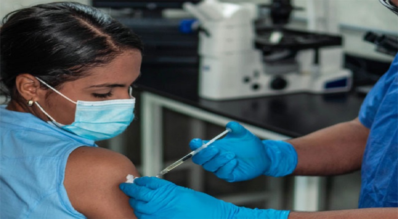 தடுப்பூசியில் பாக்டீரியா தொற்று - மீளப் பெறுவதற்கு முன் பலருக்கு பயன்படுத்தப்பட்டதால் சர்ச்சை!