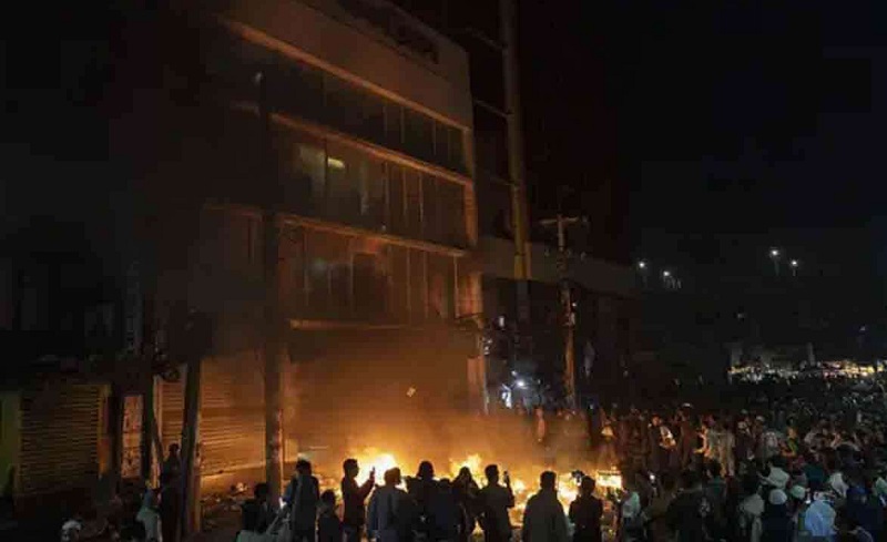 முக்கிய தலைவர் சுட்டுக் கொலை: பங்களாதேஷில் மீண்டும் வெடித்த வன்முறை!