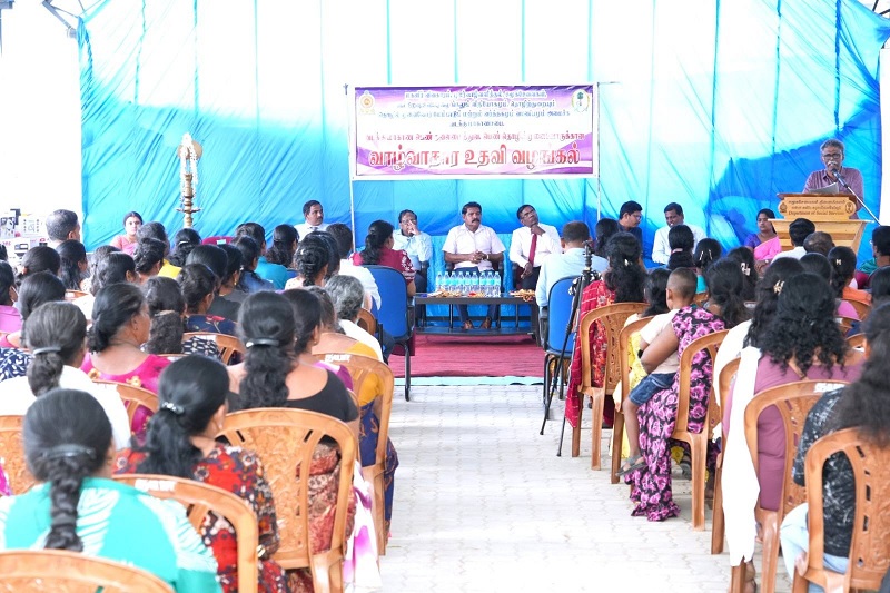 வடக்கு மாகாண தொழிற்துறை திணைக்களத்தில்  நடைபெற்ற வாழ்வாதார உதவி வழங்கும் நிகழ்வு