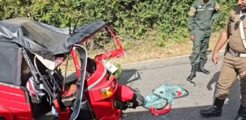 முச்சக்கரவண்டி ஒன்று லொறியுடன் மோதி விபத்து: குழந்தை உட்பட மூன்று பேர் காயம்