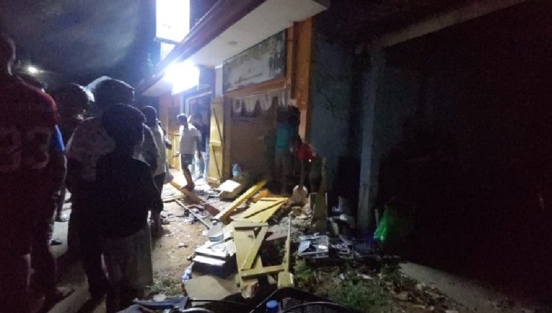 பொலிஸாரால் துரத்தி வந்த கார் வேகக் கட்டுப்பாட்டை இழந்து விபத்து: மூவர் படுகாயம்