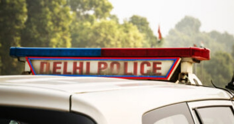 டெல்லியில் மது வழங்கி 13 வயது சிறுமியை பாலியல் பலாத்காரம் செய்த இருவர் கைது