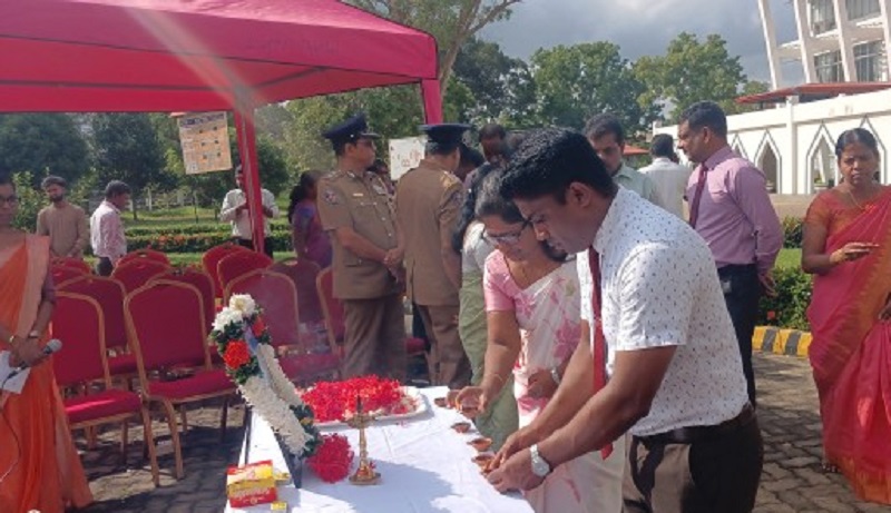 கிளிநொச்சி மாவட்ட செயலகத்தில் ஆழிப்பேரலையின் நினைவு நாள் அனுஷ்டிப்பு!