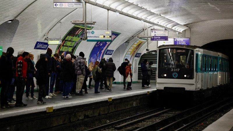 பிரான்ஸ் மெட்ரோ நிலையத்தில் கத்தி குத்து தாக்குதல் – 3 பெண்கள் காயம்