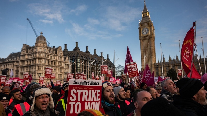 பிரித்தானியாவில் பணிப்புறக்கணிப்பில் இறங்கும் தொழிலாளர்கள்