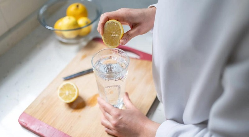 எலுமிச்சை கலந்த தண்ணீர் குடிப்பதன் பலன்கள்!