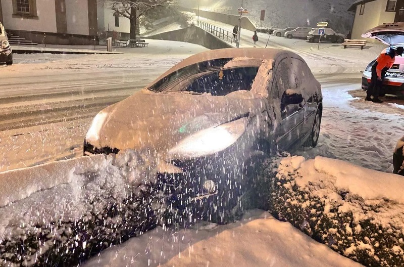 சுவிஸ்சர்லாந்தில் வரலாறு காணாதளவிற்கு பனிப் பொழிவு: எச்சரிக்கையாக இருக்க வலியுறுத்தல்