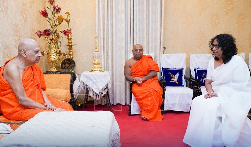 இலங்கை பிரதமருக்கு ஆலோசனை வழங்கிய மல்வத்து மகாநாயக்க தேரர்