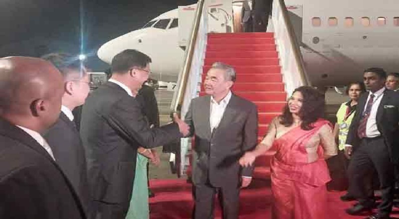 17 பேர் கொண்ட குழுவுடன் இலங்கையை வந்தடைந்தார் சீன வெளியுறவு அமைச்சர்!