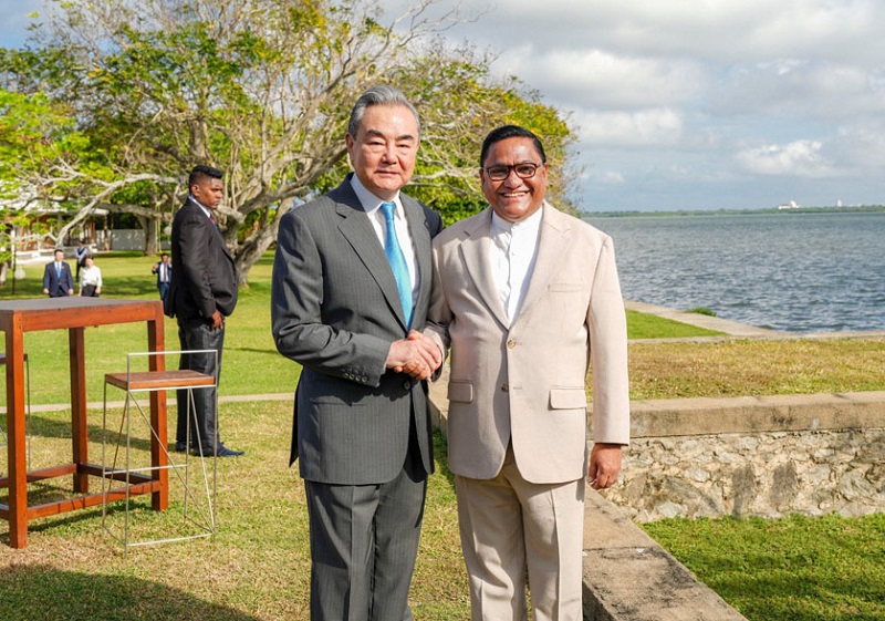 குறுகிய பயணம் ஒன்றை மேற்கொண்டு நாடு திரும்பினார் சீன வெளியுறவு அமைச்சர்!