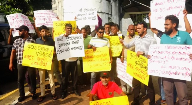 கல்வியை வயிற்றை நிரப்பும் வியாபாரமாக மாற்றிக் கொள்ளாதீர்: விமலுக்கு எதிராக போர்க்கொடி